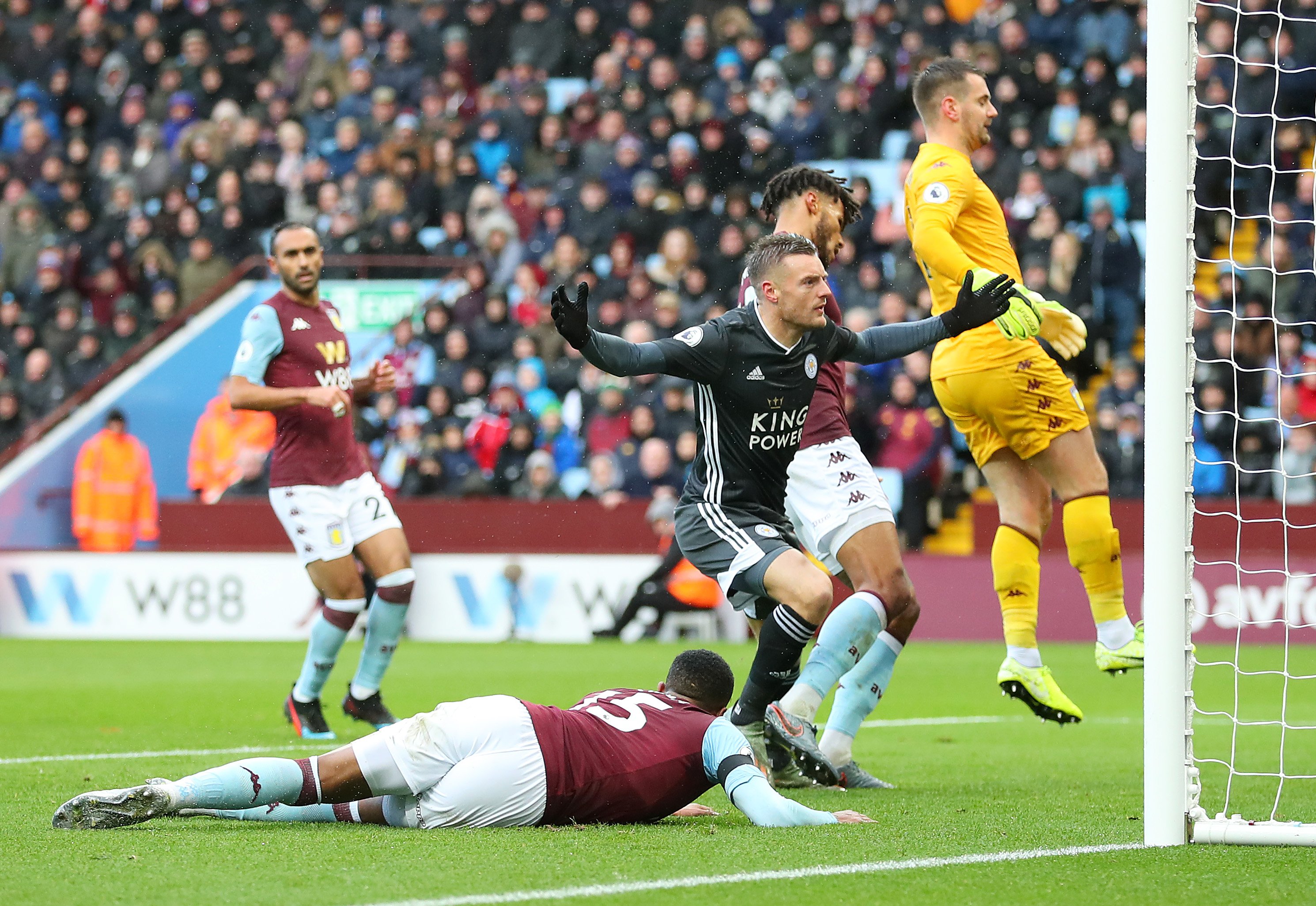 英博面临训 英博面临训